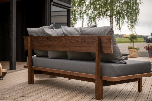 Die Kirami FinVision® Sofa-Rückenlehne ist einfach zu montieren.