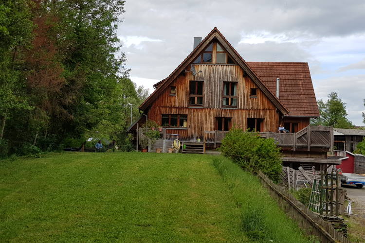  holzimgarten | Mein Großvater hat einst dieses Anwesen gekauft | Kirami