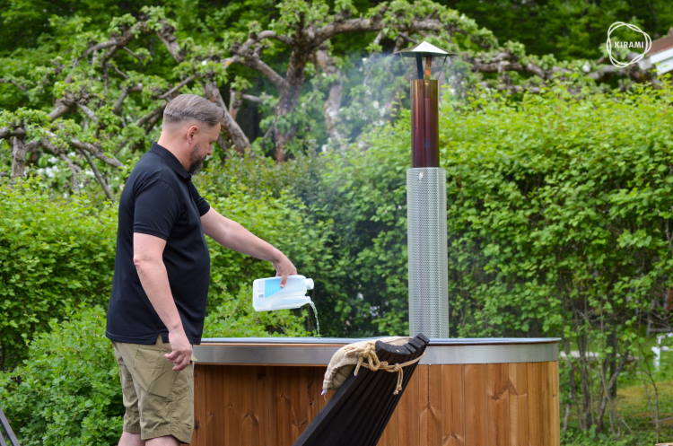 BioCool Disinfect my pool - Biocool ist leicht anzuwenden, weil es ohne die Gefahr etwas zu verschütten direkt aus der Flasche dosiert wird | Kirami