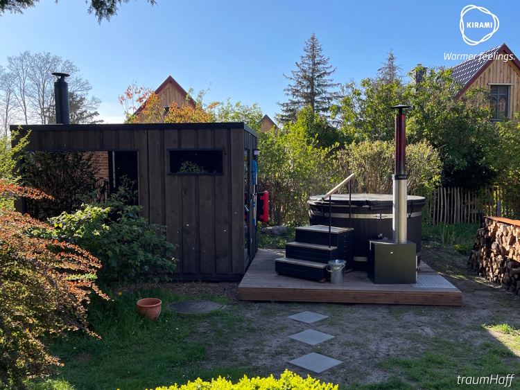 TraumHaffin | Selbst auf einem kleinen Grundstück ist Platz für Gartensauna und Badefass mit der richtigen Anordnung. | Kirami