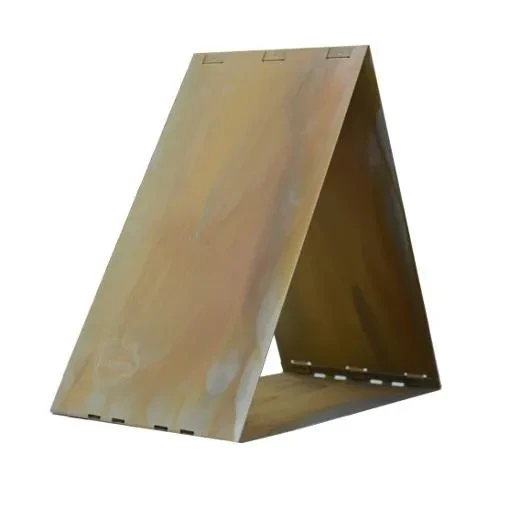 Das Triholdy-Garteneinrichtungselement eignet sich als Hochbeet, Raumteiler, Holzlager oder Regal.