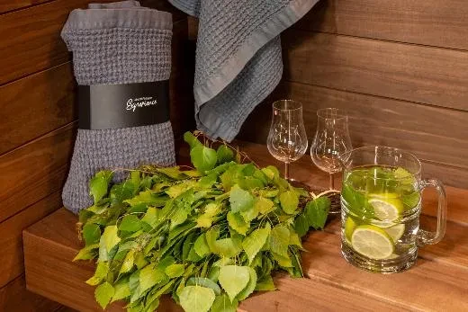 Eine Bank für die Garderobe können als Zubehör für die Umkleidekabine erworben werden.