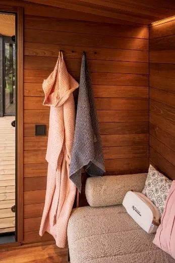 Kirami FinVision® -lounge M Misty - ein Platz zum Abkühlen nach der Sauna!