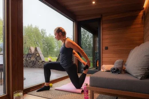 Kirami FinVision® -Lounge XL Misty | Große Fenster bringen den Garten ganz nah zu Ihnen