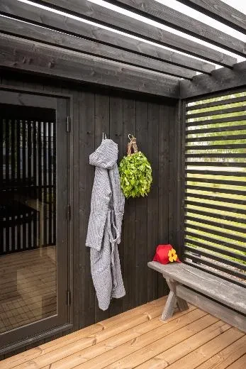 Die Kirami FinVision® - Pergola ist eine moderne und hochwertige Schönheit hinterm Haus!