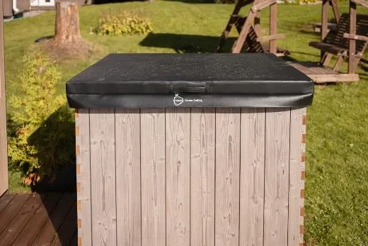 Eine Isolierabdeckung, die speziell für die NordicIce S-badefass entwickelt wurde