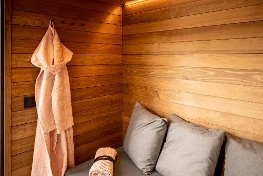 Licht, ein guter Duft und ein warmes Gefühl zeichnen Kirami FinVision® -Lounge M Misty aus