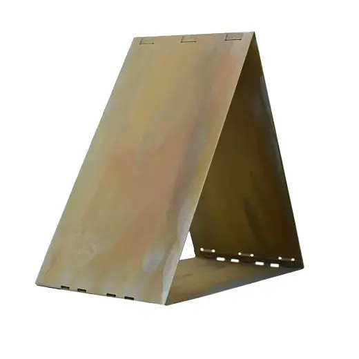 Das Triholdy-Garteneinrichtungselement eignet sich als Hochbeet, Raumteiler, Holzlager oder Regal.